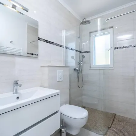 Luxury Marina View No 3 * Вела-Лука