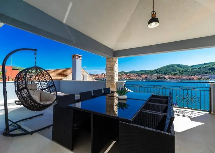 Luxury Marina View No 3 *