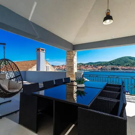 Luxury Marina View No 3 *