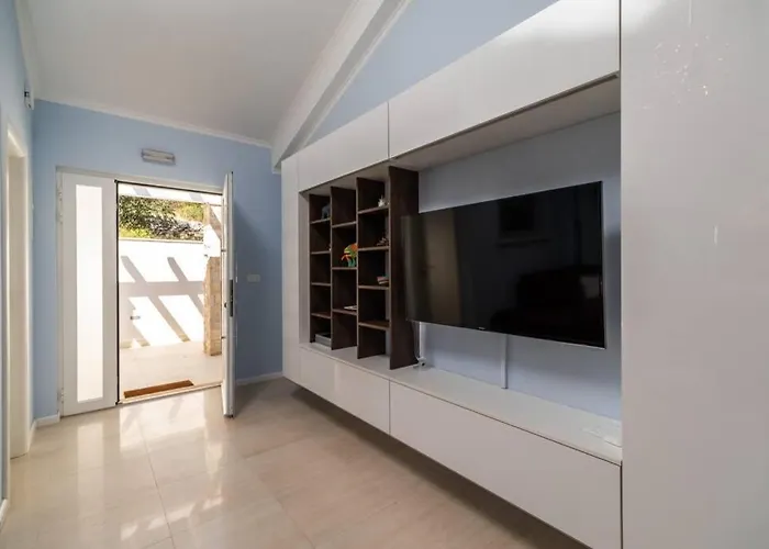 Luxury Marina View No 3 Apartment