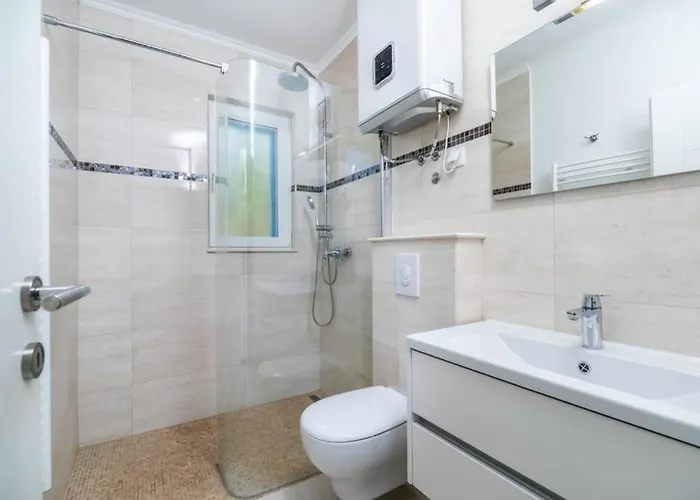 Luxury Marina View No 3 Apartment